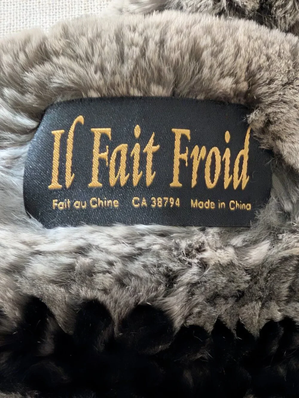 II Fait Froid Soft Black & Gray Matching Scarf with Fringe and hat